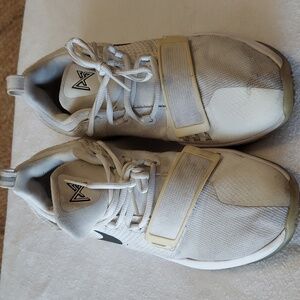 NIKE 13s white, Size 7Y